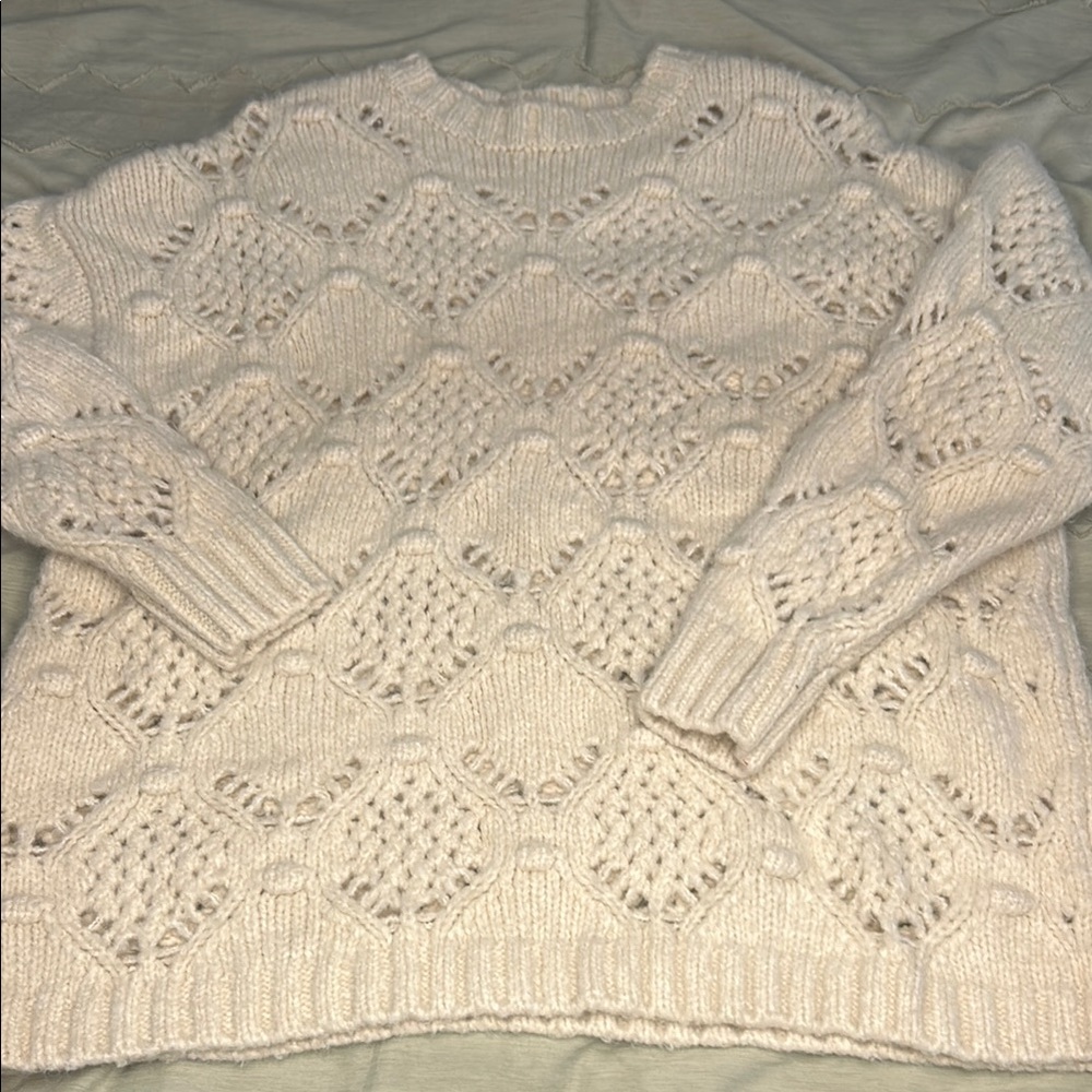 American Eagle White Crew Neck Sweater with Intricate Knit Design